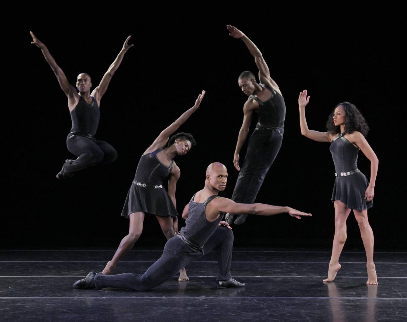  Alvin Ailey American Dance Theater in Ulysses Dove's Episodes. Photo by Paul Kolnik